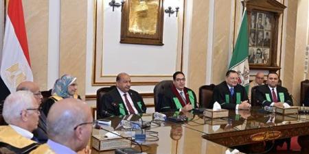 رئيس
      جامعة
      القاهرة
      يعقد
      لقاءً
      موسعًا
      مع
      قيادات
      كلية
      العلوم
      وأعضاء
      مجلسها