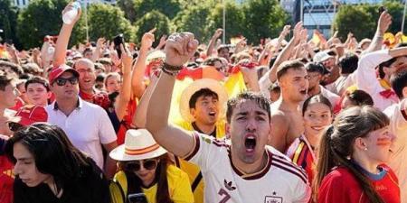 نهائي
كأس
العالم،
جماهير
إسبانيا
تتوافد
على
ملعب
ميتلايف
قبل
مواجهة
الأرجنتين