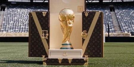 مجسم
كأس
العالم
يصل
ملعب
مباراة
الأرجنتين
وإسبانيا
(صور)