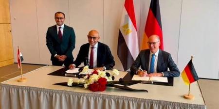 وزير
التعليم
يوقع
مع
برلين
إعلان
نوايا
لتطوير
المدارس
الفنية
المصرية
الألمانية