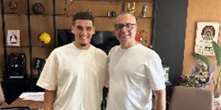 الأهلي
يعمل
على
إنهاء
إجراءات
سفر
بن
جديدة
إلى
إسبانيا
