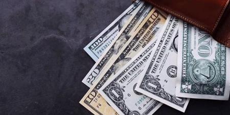 الدولار
بكام
النهارده؟
ارتفاع
سعر
العملة
الخضراء
في
البنوك
المصرية