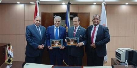 توقيع
بروتوكول
تعاون
بين
الجمعية
العلمية
للتشريع
الضريبي
وجامعة
أسوان