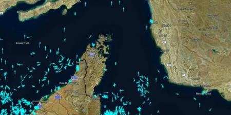 استهداف
ناقلة
أخرى
بمضيق
هرمز
يرفع
المخاطر
الإقليمية