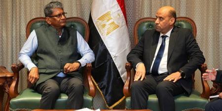 وزير
العمل
والسفير
الهندي
يبحثان
شراكة
جديدة
للتدريب
والتشغيل
ودعم
الاستثمار