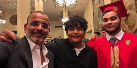 أيمن
      بهجت
      قمر
      يحتفل
      بانطلاقة
      نجله
      أدهم
      في
      التلحين
      عبر
      ألبوم
      عمرو
      دياب
      الجديد