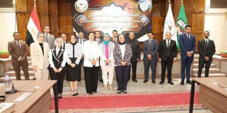 قضايا
      الدولة
      تختتم
      فعاليات
      البرنامج
      التدريبي
      المتخصص
      "المهارات
      الشخصية
      والنفسية"