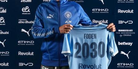 مانشستر سيتي يمدد عقد اللاعب الإنجليزي فيل فودين حتى 2030