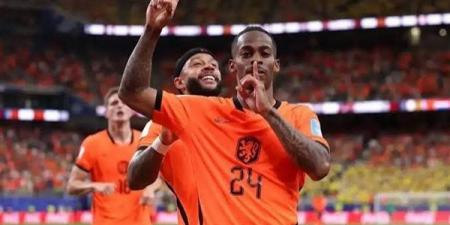 رسميا،
      الهلال
      السعودي
      يعلن
      التعاقد
      مع
      كريسينسو
      سمرفيل
      بعقد
      لمدة
      4
      مواسم