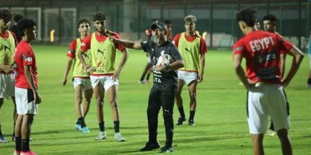 منتخب
الشباب
يبدأ
معسكره
المغلق
ويستعد
لمواجهة
الأردن
وديا
(صور)