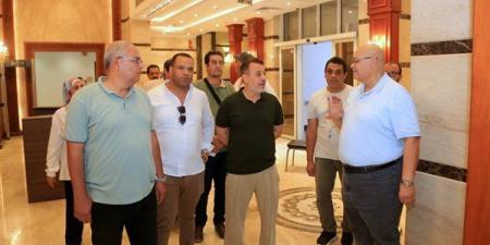 في
      أول
      يوم
      من
      توليه
      رئاسة
      البيت
      الفني
      للمسرح،
      إيهاب
      فهمي
      يتفقد
      مسرح
      مصر
      تمهيدًا
      لافتتاحه