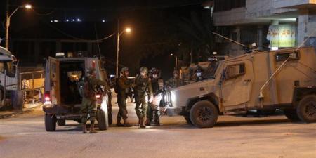 صحيفة
      إسرائيلية:
      الجيش
      يتخوف
      من
      التصعيد
      بين
      الفلسطينيين
      والمستوطنين
      بالضفة
      الغربية