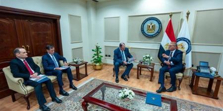وزير
      البترول
      يبحث
      مع
      الرئيس
      التنفيذي
      لشركة
      أباتشي
      خطط
      الاستكشاف
      بالصحراء
      الغربية