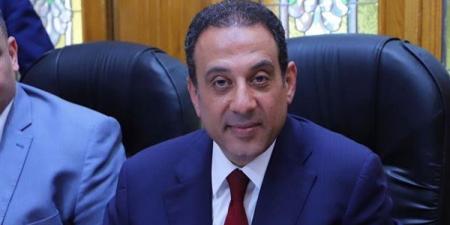 عمر
      هريدي:
      الإساءة
      لأبناء
      الصعيد
      لن
      تمر
      دون
      حساب،
      ونطالب
      بمحاكمة
      صاحبة
      الفيديو