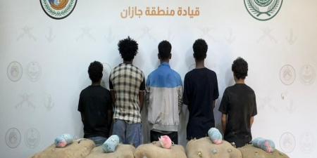 حرس
      الحدود
      يحبط
      تهريب
      140
      كيلوجرامًا
      من
      القات
      المخدر
      ويقبض
      على
      7
      مخالفين