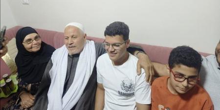 محمد
      أيمن
      السادس
      على
      الجمهورية
      بالثانوية
      العامة:
      كنت
      واثق
      من
      إجاباتي
      وحلمي
      اتحقق
      وهدخل
      كلية
      الطب