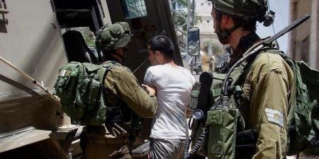 قوات الاحتلال الإسرائيلي تشن حملة اعتقالات طالت 14 فلسطينيا من الضفة الغربية