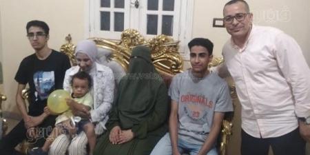 مروان
      محمد
      الرابع
      بالثانوية
      العامة
      "علمي":
      صحوني
      من
      النوم
      قالوا
      لي
      أنت
      من
      الأوائل
      و3
      من
      أسرتي
      أطباء
      (فيديو)