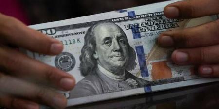 الدولار يستعيد قوته بعد قرار الفيدرالي وتصعيد الضربات على إيران