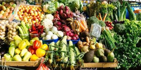 سعر
      الخضار
      اليوم،
      الطماطم
      تهوى
      إلى
      5
      جنيهات
      وارتفاع
      البطاطس
      والجزر
      وقفزة
      في
      الفلفل
      الألوان