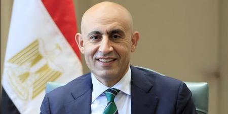 وزير
      التعليم
      يلتقي
      أوائل
      الثانوية
      العامة
      بعد
      قليل