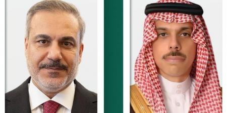 وزير
      الخارجية
      يجري
      اتصالًا
      هاتفيًا
      بوزير
      خارجية
      تركيا
