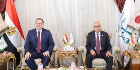 رئيس
      مجلس
      الدولة
      يبحث
      مع
      "التنظيم
      والإدارة"
      تعزيز
      التعاون
      لتطوير
      منظومة
      العمل
      الحكومي