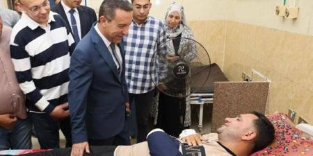 بعد
التعدي
عليه
أثناء
عمله،
محافظ
المنوفية
يزور
نائب
رئيس
حي
شرق
بالمستشفى