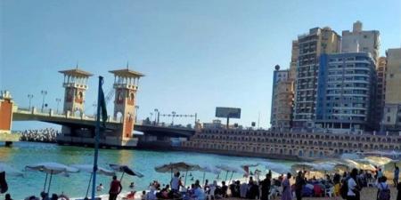 إقبال
      متوسط
      على
      شواطئ
      الإسكندرية
      ورفع
      الرايات
      الخضراء
      والصفراء