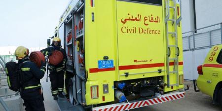 الدفاع المدني يسيطر على حريق في الخور