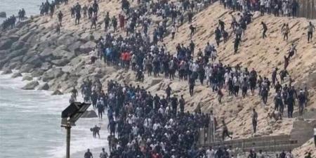وزير
      الداخلية
      الإسباني:
      72
      ألف
      مهاجر
      دخلوا
      سبتة،
      عاد
      منهم
      70
      ألفا
      إلى
      المغرب