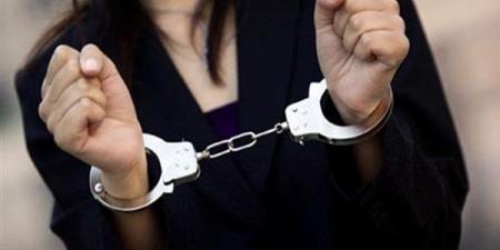 حبس
سيدة
بتهمة
النصب
على
مواطنين
في
"جمعية"
بالجيزة
