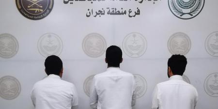 الإطاحة بـ3 مروجين للإمفيتامين وأقراص خاضعة لتنظيم التداول