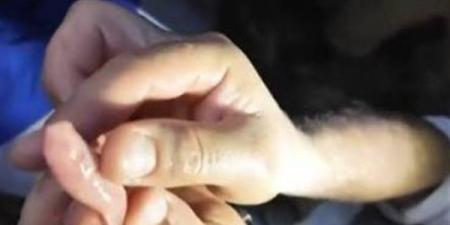 ظهور أسماك غامضة بلا عيون في بحيرة داخل كهف بالعراق تثير ضجة واسعة (فيديو)