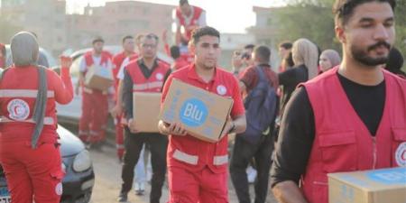 الهلال الأحمر يشارك أهالي ضحايا الإسماعيلية إقامة سرادقات العزاء وتقديم الدعم (صور)