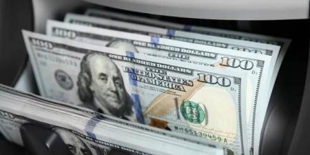 الدولار يتراجع لأدنى مستوياته مع انحسار توقعات رفع الفائدة