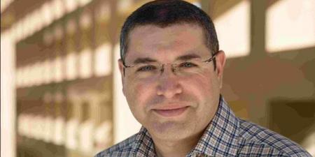 أستاذ بالجامعة الأمريكية بالقاهرة ينشر دراسة حول تحويل النفايات الإلكترونية إلى تكنولوجيا متقدمة