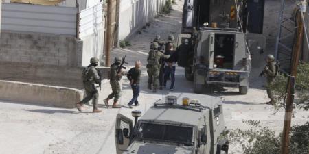 إصابة 14 فلسطينيا بالرصاص والاختناق خلال اقتحامات للاحتلال في الضفة الغربية