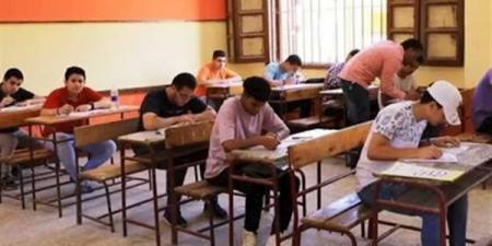 بدء امتحاني اللغة العربية والدين لطلاب الدور الثاني بالثانوية العامة