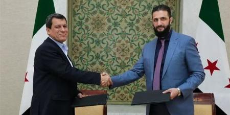 أحمد الشرع يلتقي بمظلوم عبدي بعد إعلان حل قوات سوريا الديمقراطية