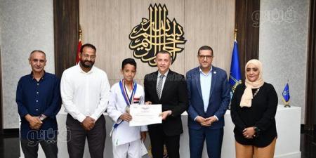 محافظ أسوان يكرّم بطل الجودو مازن محمد بعد فضية البطولة العربية