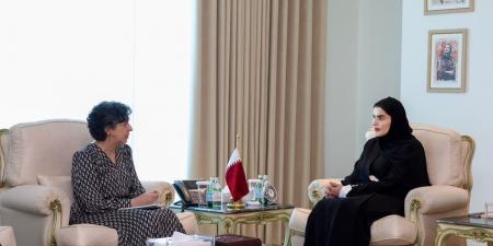  وزير الدولة للتعاون الدولي تجتمع مع سفيرة البرتغال