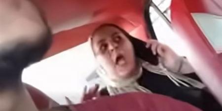 «لساني مبرد خشاب»، القبض على سيدة فيديو سب سائق تاكسي بالإسكندرية