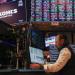 تراجع "S&P 500" و"ناسداك" بضغط أسهم الرقائق رغم تباطؤ التضخم