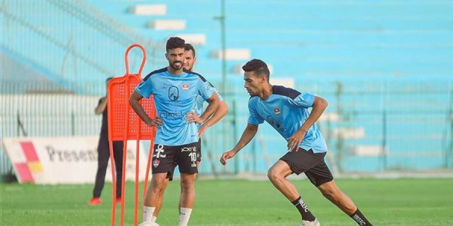حسام
      عبدالعال
      يعلن
      قائمة
      غزل
      المحلة
      استعدادا
      لمواجهة
      راية
      في
      دوري
      المحترفين