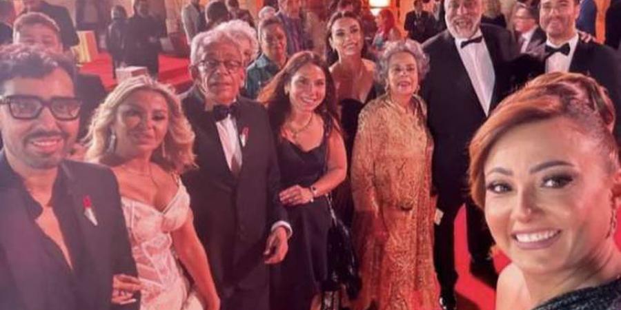 رزان مغربي تهنئ يسري نصرالله بتكريمه في مهرجان القاهرة السينمائي