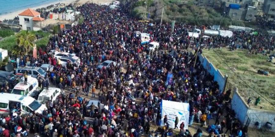 بالصور: عودة آلاف النازحين إلى شمال قطاع غزة عبر شارعيّ الرشيد وصلاح الدين