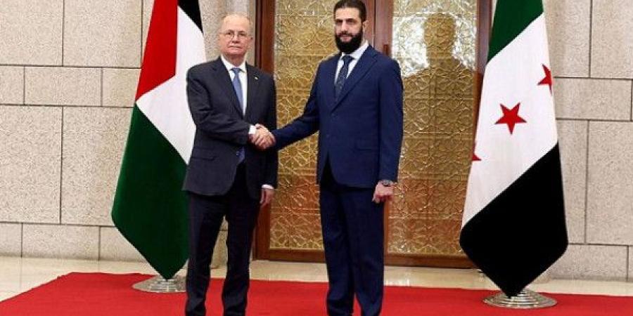 رئيس الوزراء الفلسطيني يلتقي بقائد الإدارة السورية الجديدة في دمشق