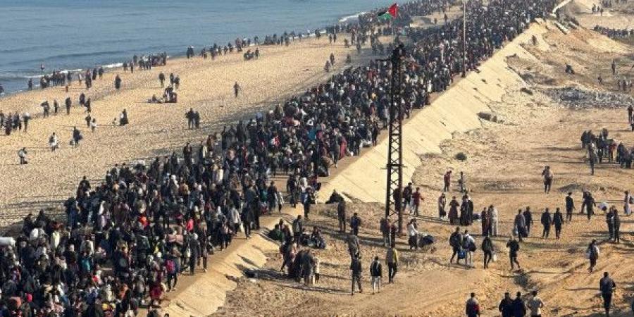 (هآرتس): صور الحشود الفلسطينية التي تعبر منطقة نتساريم تحطِّم وهم "النصر المطلق"