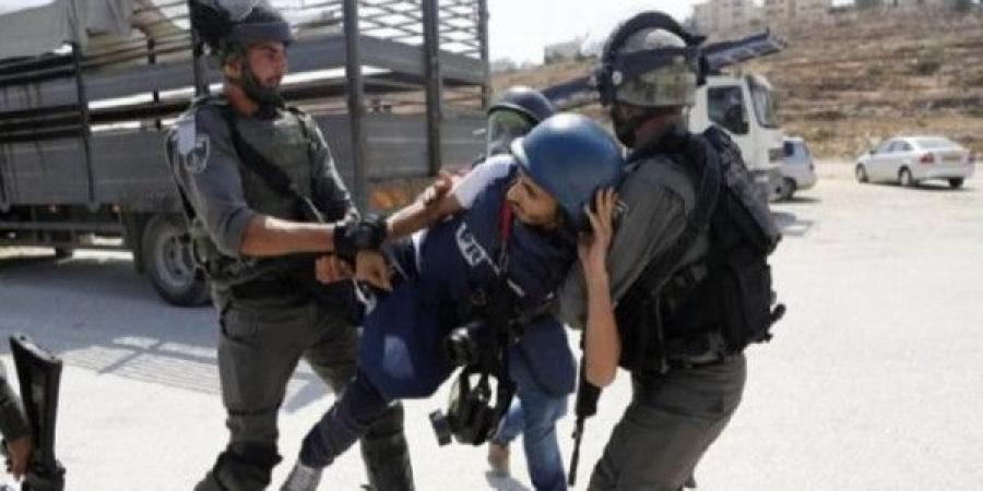 مؤسسات الأسرى: 180 حالة اعتقال واحتجاز سُجلت بين صفوف الصحفيين منذ الإبادة